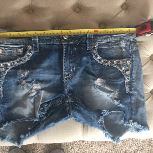 Shorts - Picture 4 of 5